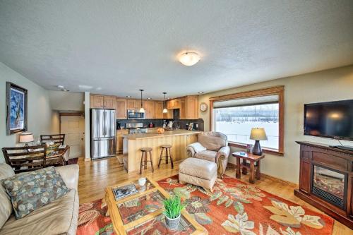 Condo with Porch and Mountain View on Lake Pend Oreille - Apartment - Sandpoint