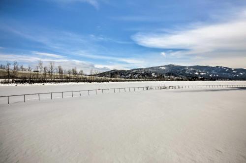 Lake Pend Oreille Condo with Porch and Mountain View!