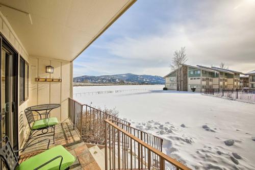 Lake Pend Oreille Condo with Porch and Mountain View! in Sandpoint (ID)