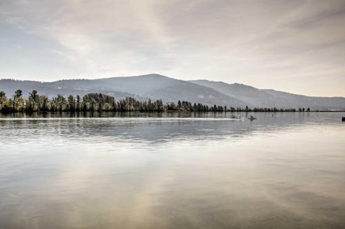 Lake Pend Oreille Condo with Porch and Mountain View!