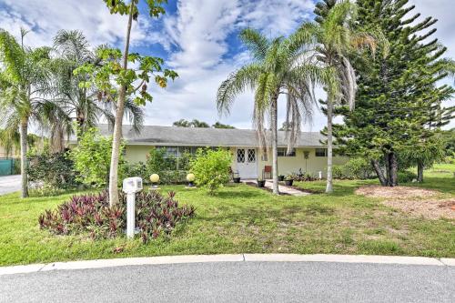 Palm Beach Gardens Apiary Retreat - 6 Mi to Beach!