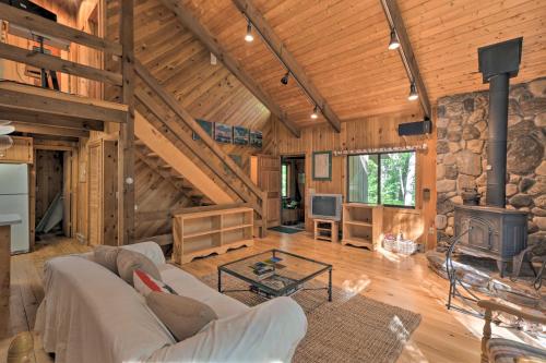 Cabin w/ 3 Acres, Tennis Courts: By 4 Ski Mtns in New Marlborough (MA)