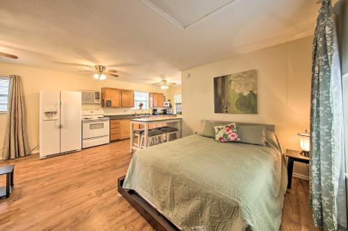 Cozy Canyon Lake Cottage 1 Mi to Guadalupe River! - image 6