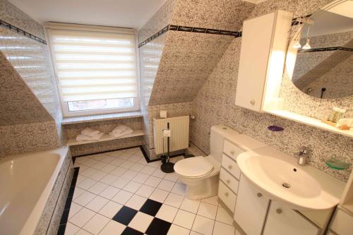 Bathroom, Ferienwohnung Heide in Other