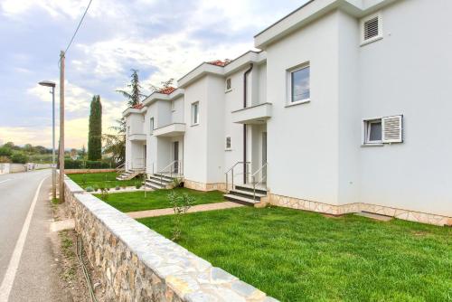 Adria House – khách sạn tại Milcetici