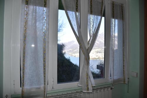 LAGO DI COMO LAKE APARTMENT CASA VACANZe in Valbrona