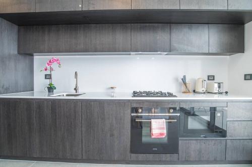 Home with Perfect location! Close to Train&CBD
