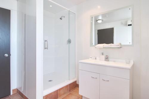 Superior One-Bedroom Apartment image 6
