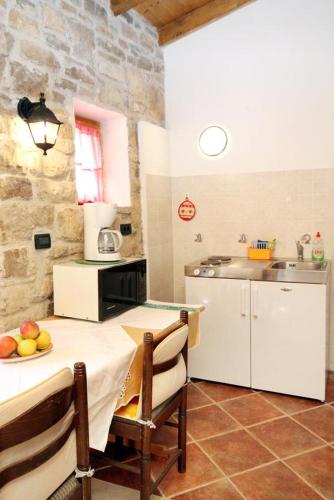 Apartments with WiFi Groznjan Central Istria - Sredisnja Istra - 7038 - image 3