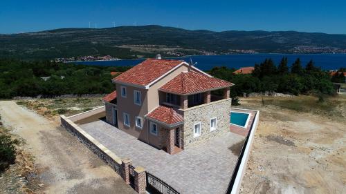 Holiday home in Donji Karin 