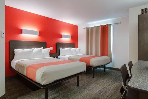 Motel 6 Saskatoon, SK Room Type - Quadruple Room - Non-Smoking