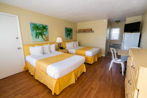 American Safari Motel - image 8