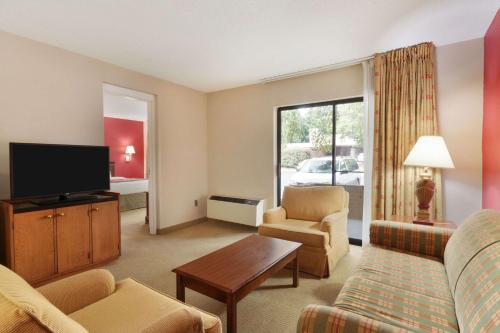 Ramada by Wyndham Raleigh