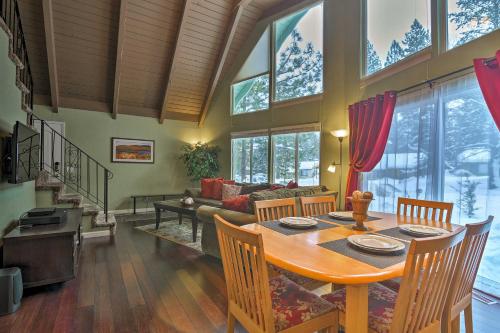 3BR+Loft S. Lake Tahoe Cabin w/ Deck & Gas Grill! - image 2