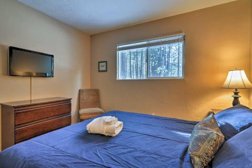 3BR+Loft S. Lake Tahoe Cabin w/ Deck & Gas Grill! - image 12