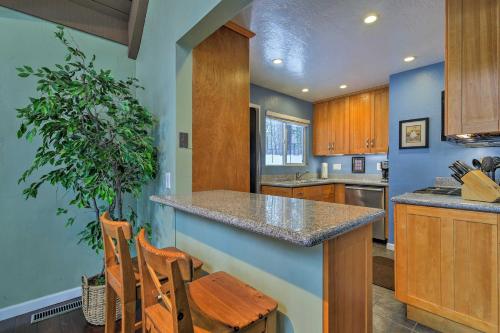 3BR+Loft S. Lake Tahoe Cabin w/ Deck & Gas Grill! - image 4