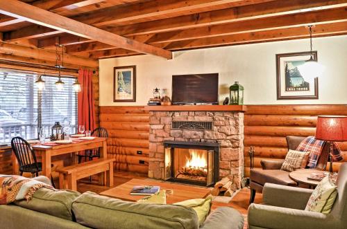 Cozy-Yet-Modern Cabin In Heart of South Lake Tahoe - image 3