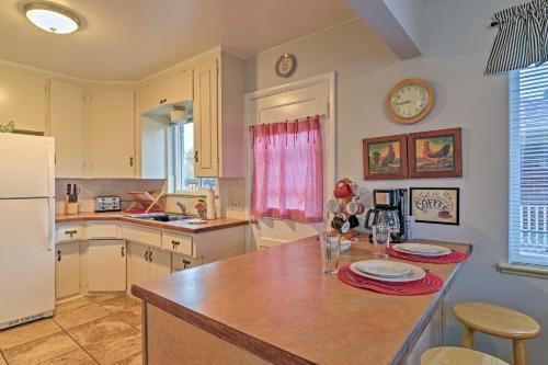 Charming Aurora House - 3 Blocks from UC Health! in Central Park