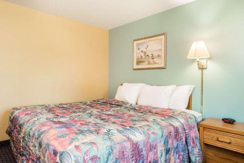 Super 8 by Wyndham Fergus Falls - image 9