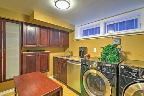 S Park Hill Apt Walking Distance to City Park! - main image