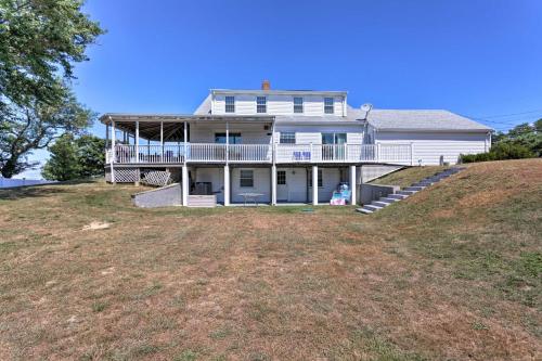 Fantastic Plymouth House with Huge Deck and Ocean Views - image 14