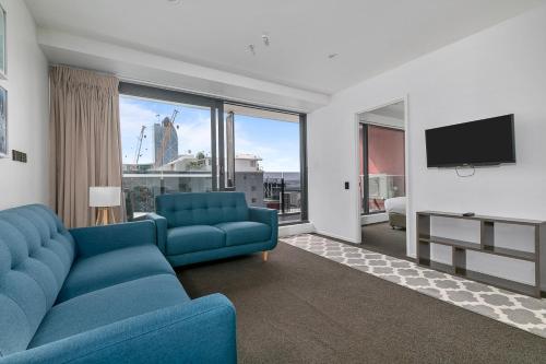 2 BR APT w/ Private Balcony + Netflix near Spark!