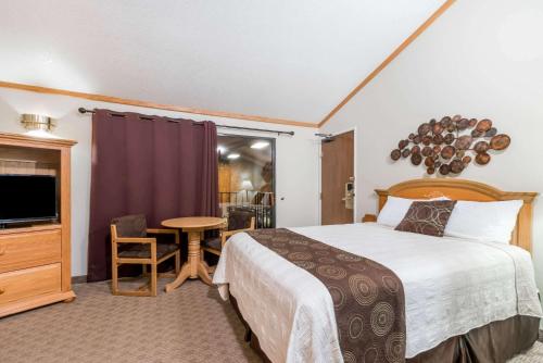 Super 8 by Wyndham Deadwood Black Hills Area - image 3