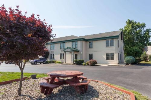 Super 8 by Wyndham Harrisburg Hershey West in Harrisburg, USA