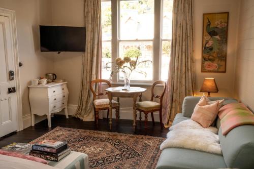 Villa Akaroa - Akaroa Pet Friendly Holiday Home