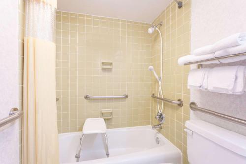 Queen Room with Two Queen Beds - Mobility Access/Non-Smoking