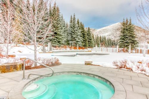 Lane Ranch Mountain Retreat - image 2