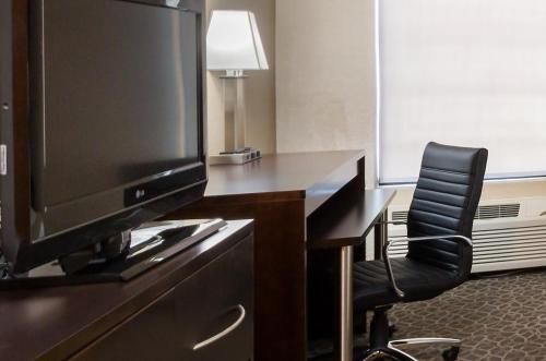 Holiday Inn Express & Suites Burlington - Mount Holly - image 8