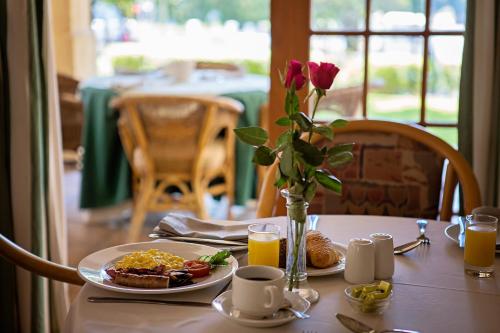 อาหารและเครื่องดื่ม, โอ๊กทรีลอดจ์ (Oak Tree Lodge) in พาร์ล