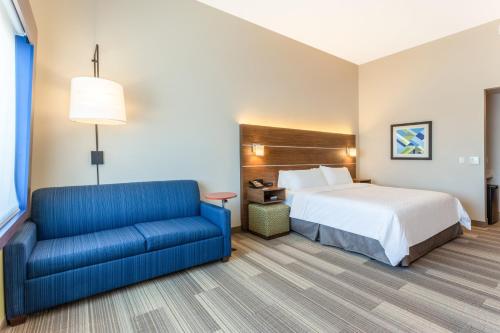 Photo - Holiday Inn Express & Suites - Springfield North, an IHG Hotel