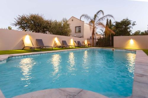 Swimming pool, El Dorado Hotel and Self Catering in Oudtshoorn
