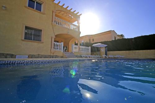 Villa Tosal con 6 dormitorios wifi parking jardín y piscina privada Calpe 