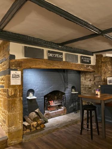 The Rose and Crown - image 4