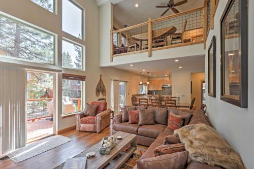 Gorgeous South Lake Tahoe Home with Private Hot Tub! - image 5