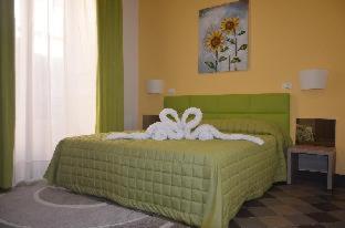 Moonlight Hotel&Suites - image 3