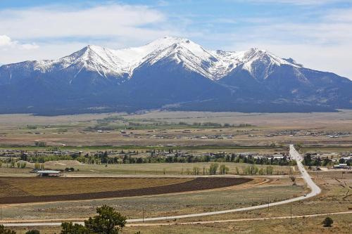 New Downtown Buena Vista Condo with Patio and Mtn Views - image 2