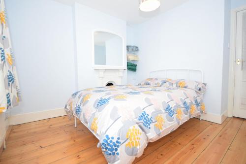 Broyle House Chichester - image 2