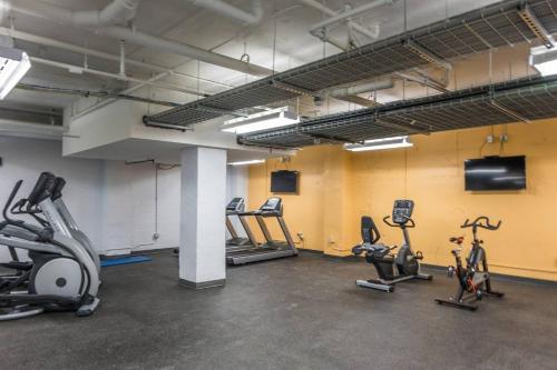 Frontdesk R&T Lofts Downtown Des Moines - image 3