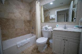 Bathroom, Nuvo Suites Miami Airport West/Doral in Miami (FL)