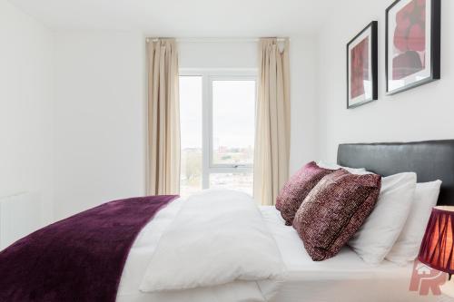 Luxury Birmingham City Apartments By O2 - Secure Gated Parking - image 4