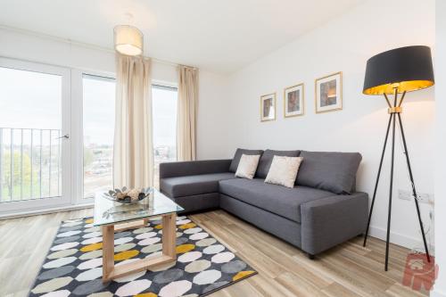 Luxury Birmingham City Apartments By O2 - Secure Gated Parking - main image