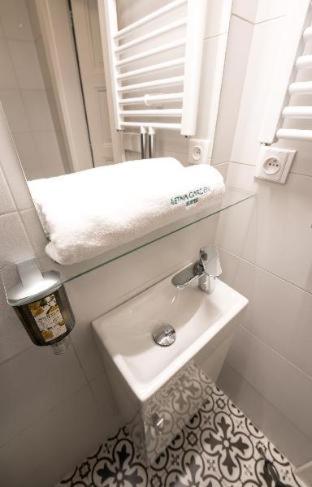Letna Garden Suites - image 9