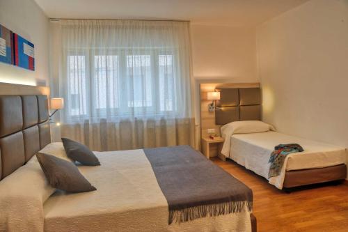 Hotel Albània - main image