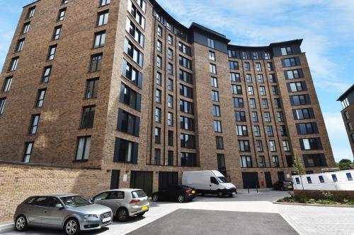 Luxury Birmingham City Apartments By O2 - Secure Gated Parking - image 9