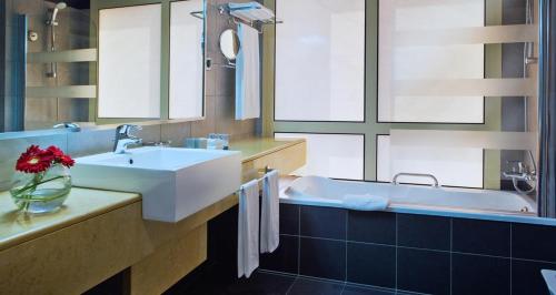 TIME Grand Plaza Hotel Room Type - Executive King Room