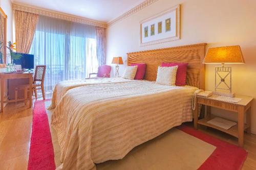 2 twin beds